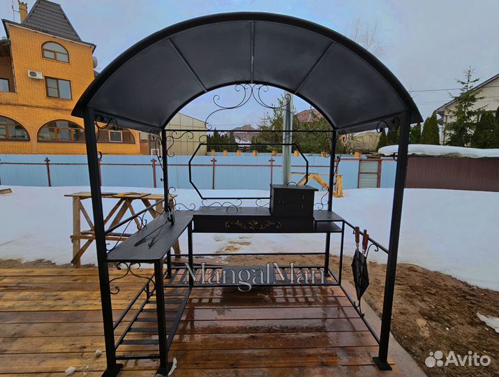 Мангал с крышей Медея