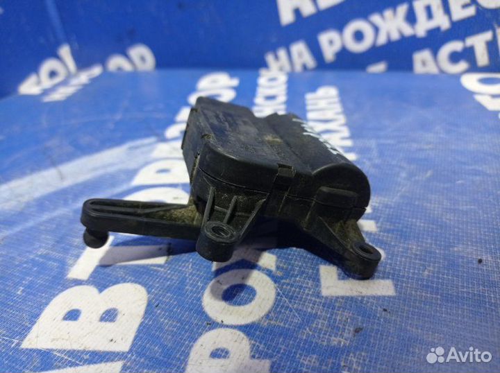 Моторчик заслонок отопителя Volkswagen Touareg