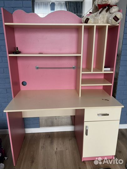 Стол для школьника и кровать