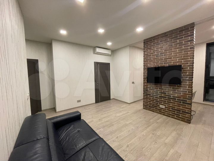 2-к. квартира, 65 м², 8/21 эт.