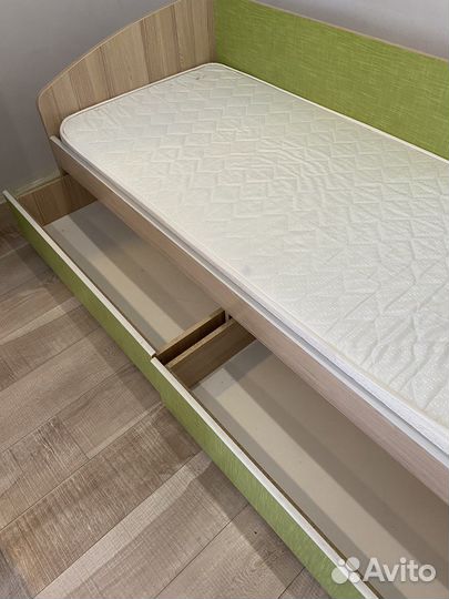 Детская кровать с матрасом