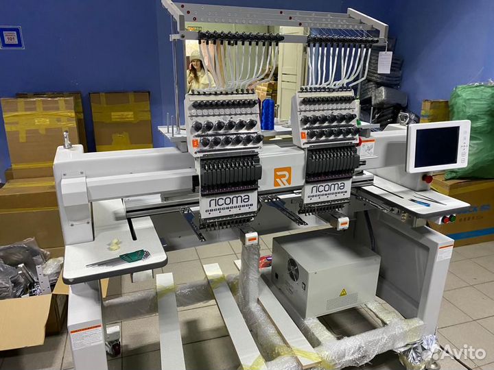 Двухголовочная вышивальная машина