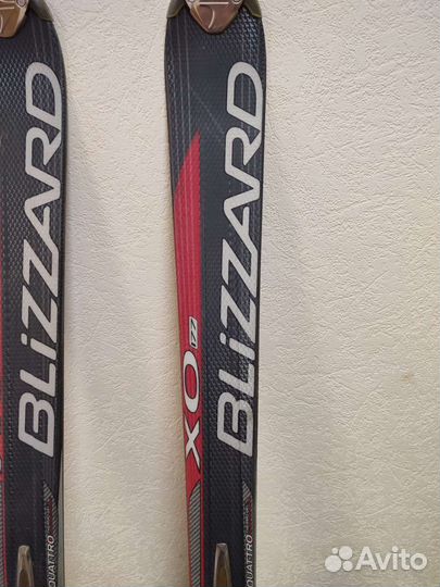 Горнолыжные ботинки и лыжи в комплекте