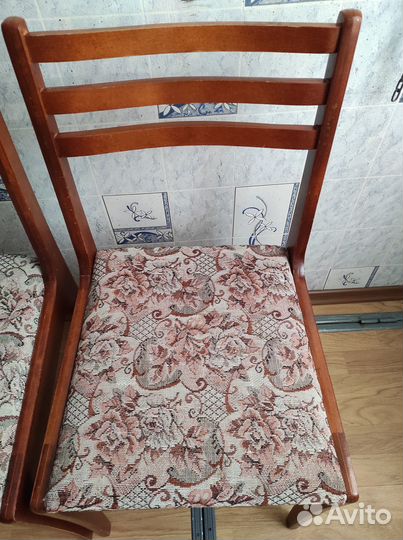 Стул со спинкой