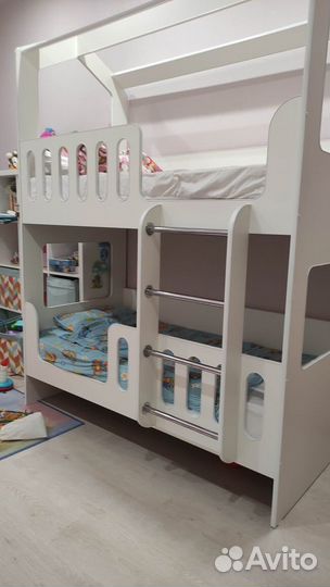 Двухъярусная кровать