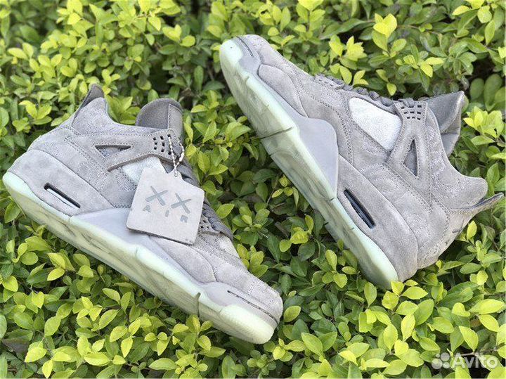 Кроссовки Nike Air Jordan 4 & Kaws