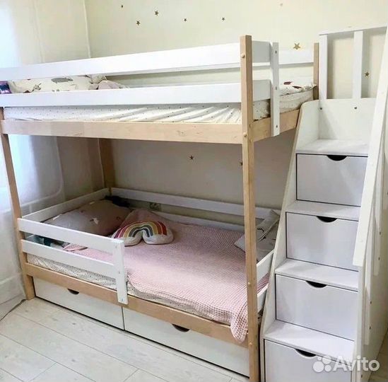 Двухъярусная кровать с лестницей комодом 140х70