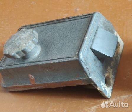 Замок дверной