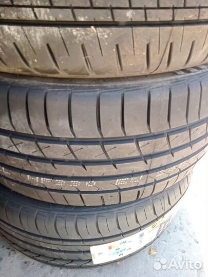 Habilead HF330 245/40 R18