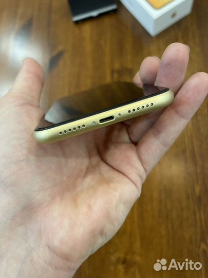 iPhone Xr, 128 ГБ