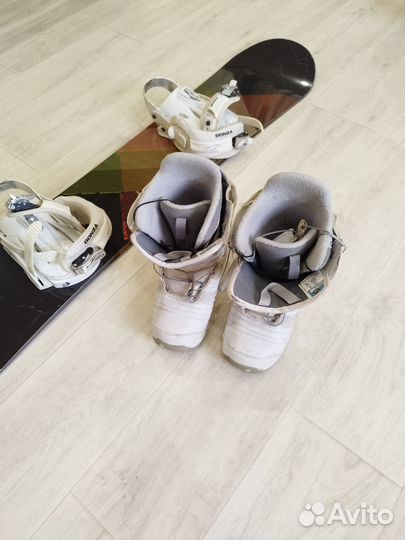 Сноуборд и ботинки для сноуборда