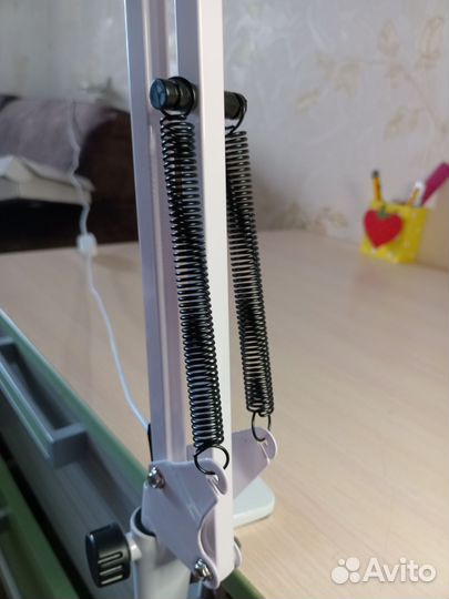 Бестеневая лампа настольная