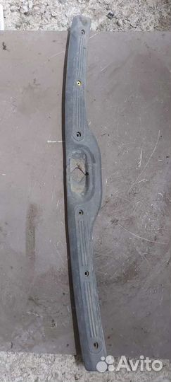 Накладка замка багажника Nissan Serena c23