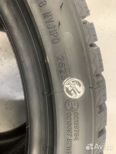 Grenlander Icedefensor Stud II 245/40 R18 97T