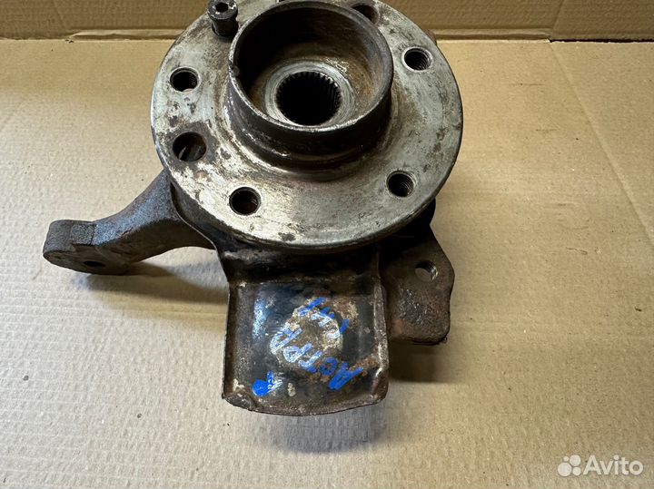 Поворотный кулак передний правый Opel Astra H