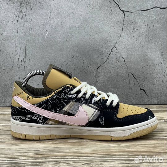 Кроссовки женские Travis Scott x Nike SB Dunk