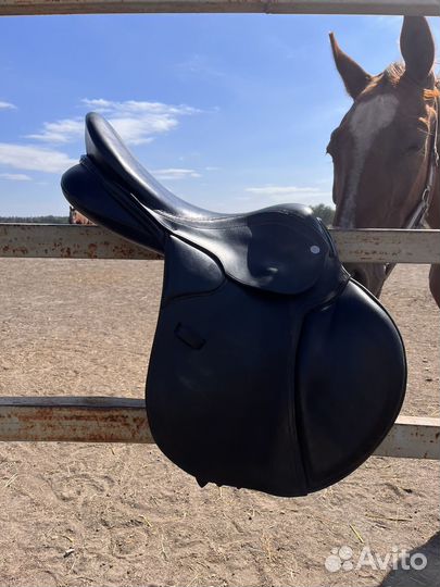 Седло для лошади конкурное троеборное
