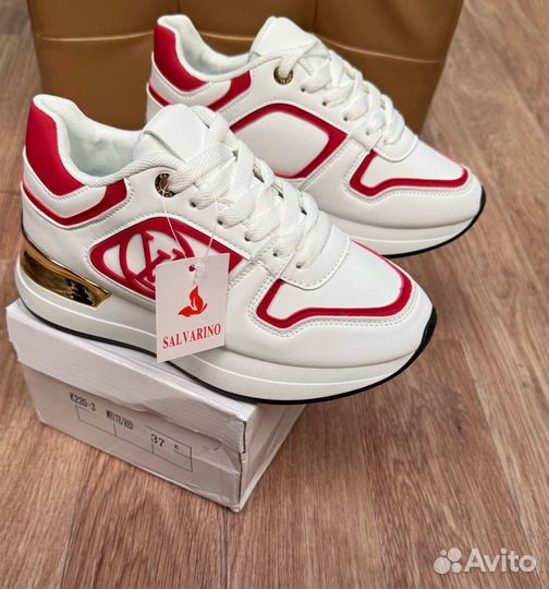 Кроссовки женские