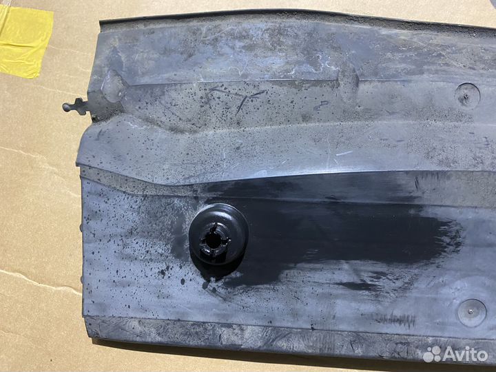 Воздуховод радиатора нижний BMW E60 Мтех