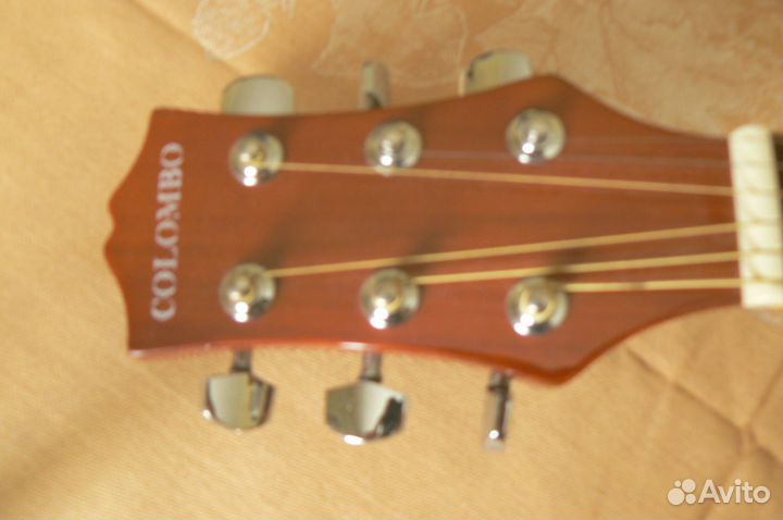 Акустическая гитара шестструнная