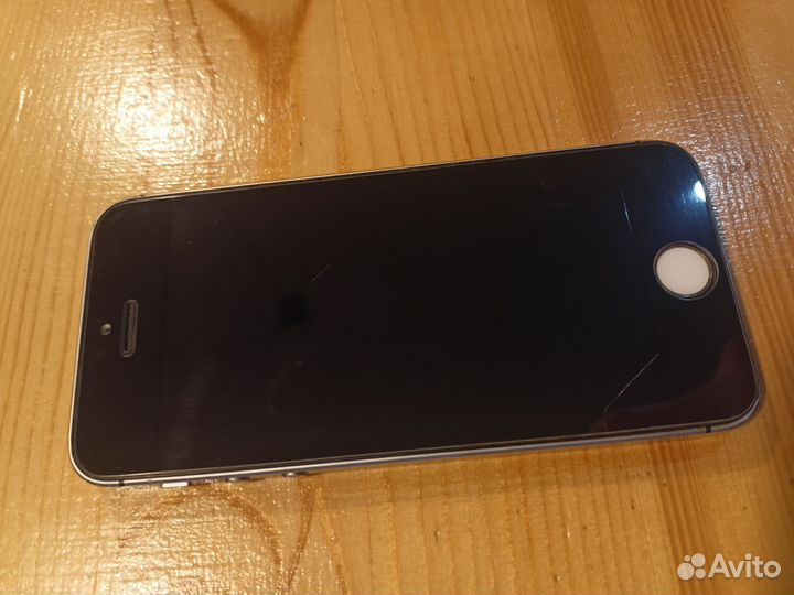 iPhone SE, 32 ГБ