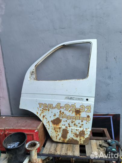 Крыло правый и левый правый на фотке другие