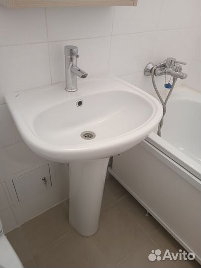 Раковина, тюльпан и смеситель