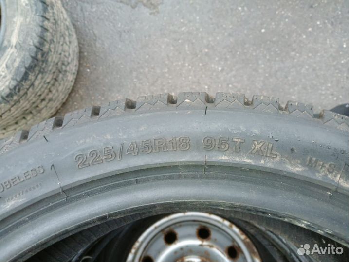 Zmax Winternova Stud II 225/45 R18 95T