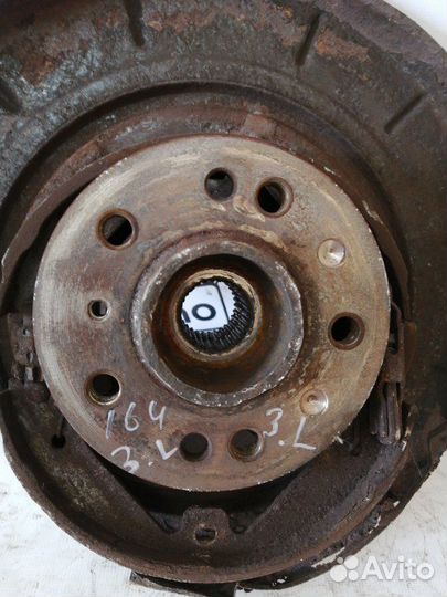 Кулак задний левый Mercedes Gl X164