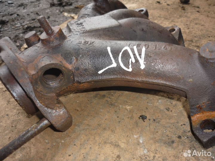 Выпускной коллектор Рено Логан с отверстием