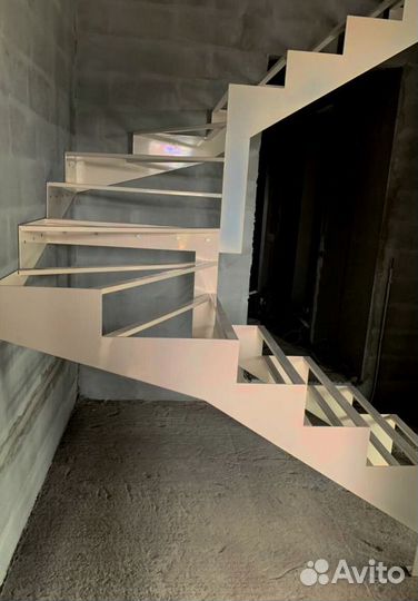 Изготовление лестниц под ключ