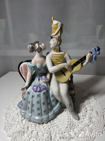 Статуэтка фарфор