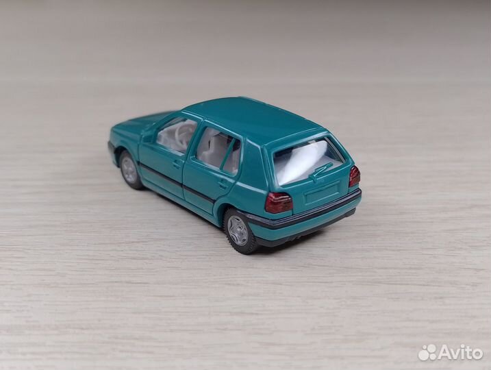 A26.2) Volkswagen Golf III (1997-2004) сине-зелены