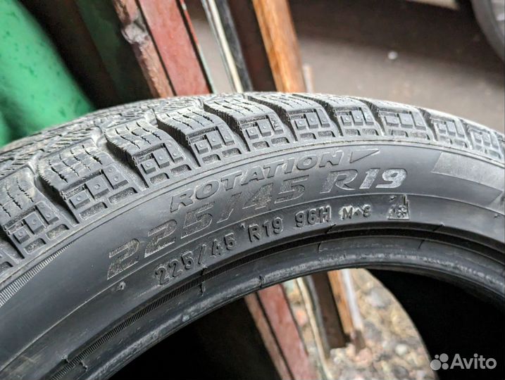 Pirelli Ice Zero FR 225/45 R19