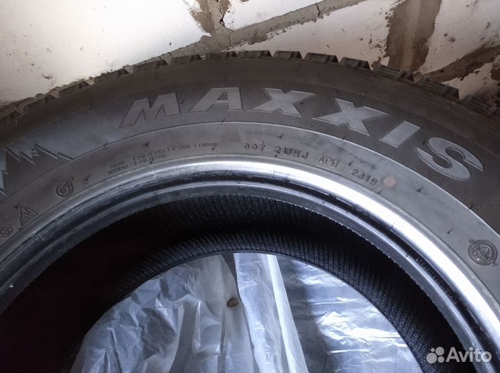 Maxxis Premitra Ice 5 SUV / SP5 275/65 R17