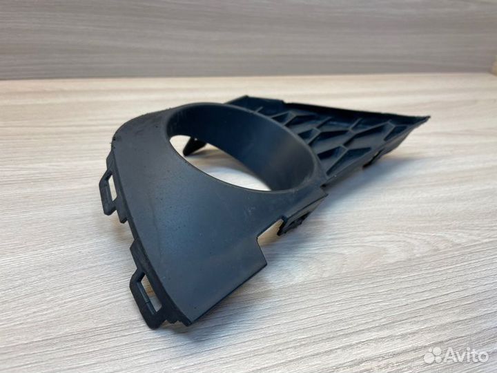 Заглушка противотуманной фары передняя левая LADA