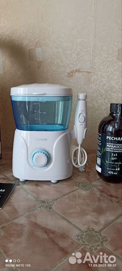 Ирригатор новый + жидкость для ирригатора