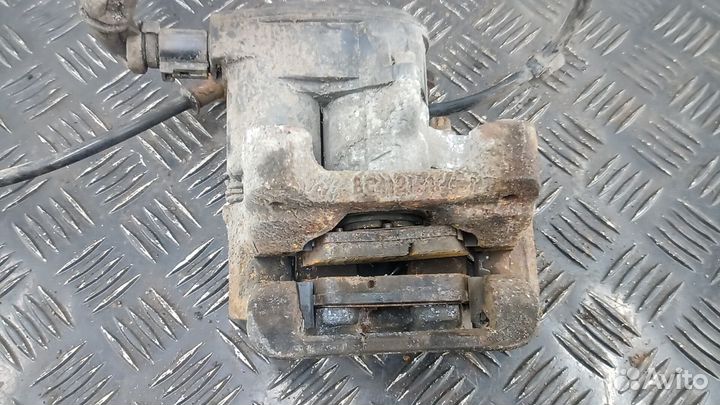 Суппорт тормозной задний правый hyundai I40 2015