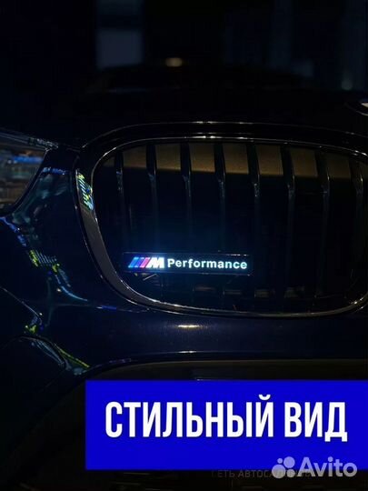 Эмблема передней решетки M Performance