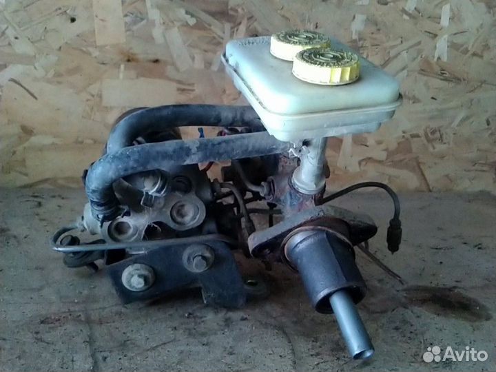 Главный тормозной jeep cherokee 1993