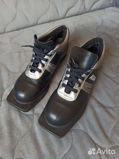 Лыжные ботинки