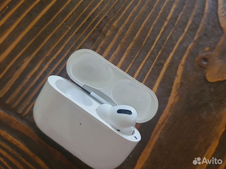 Airpods pro правый наушник и кейс