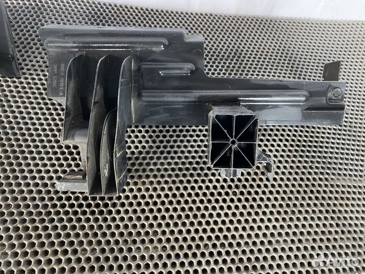 Дефлекторы радиатора Ford Focus 3