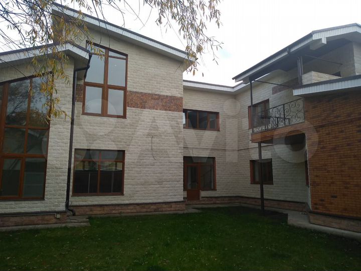 Коттедж 400 м² на участке 12 сот.