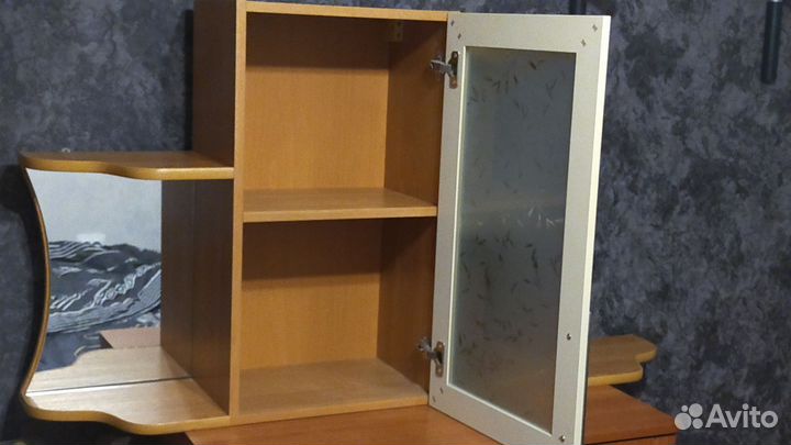 Полка настенная навесная