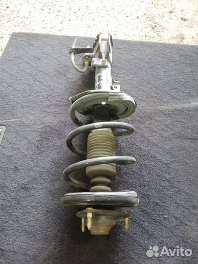 Стойка амортизатора передняя правая Mitsubishi