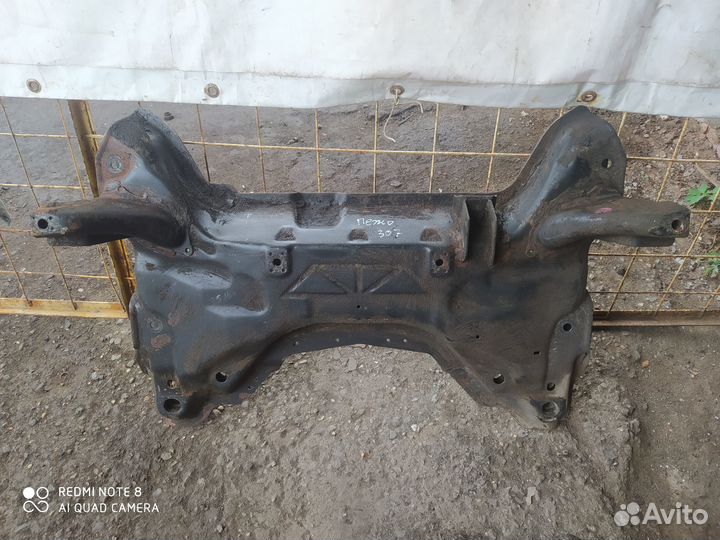 Подрамник Peugeot 307