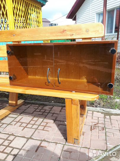 Полка со стеклянной дверцей