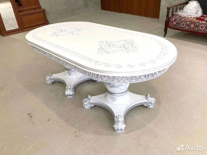 Столы и стулья