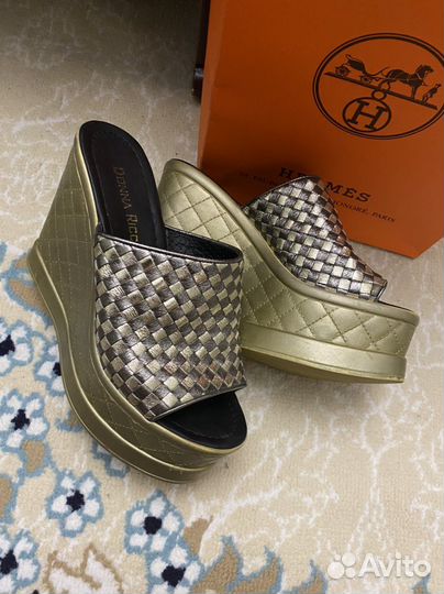 Шлепки на платформе 39